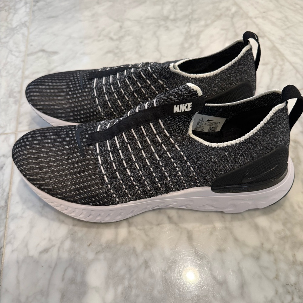 Nike React Phantom Run Flyknit 2 size 11.5